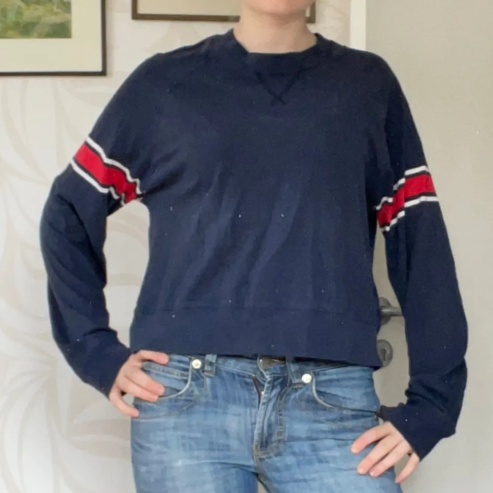 Säljer en gosig tröja från Brandy Melville. . Tröjor & Koftor.