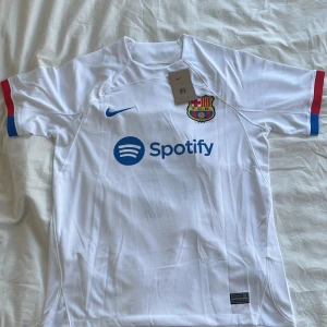 Barcelona T-shirt  - Helt ny Barcelona T-shirt, perfekt inför sommaren 