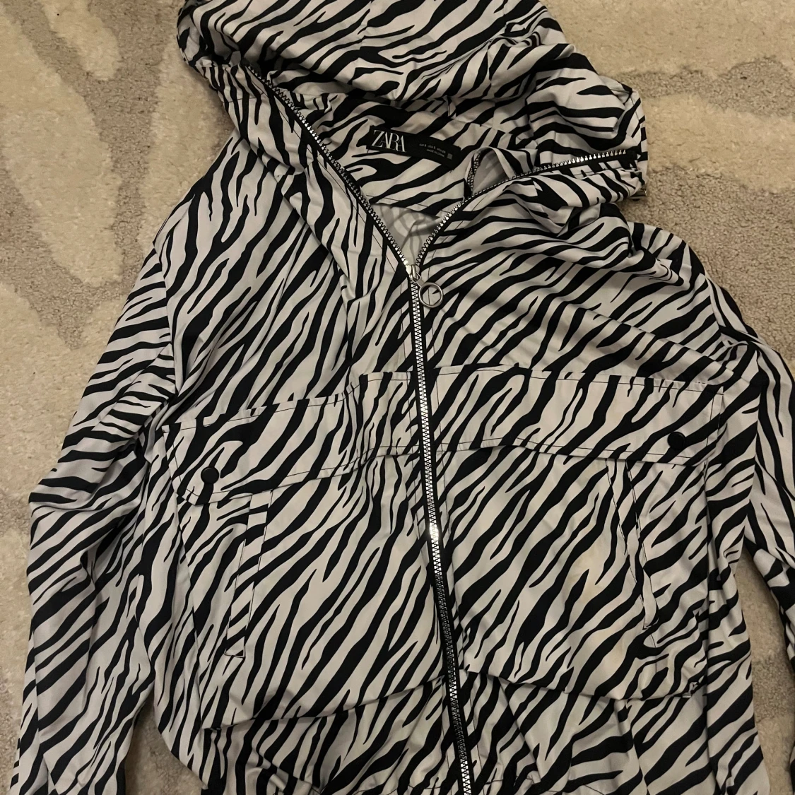 Zara regnjacka zebra 