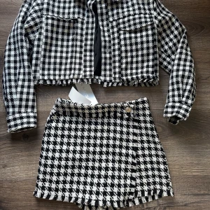 Amisu set - Svartvit jacka storlek M med hundtandmönstrande shorts storlek S Helt fantastiskt set som tyvärr inte kommer till användning.