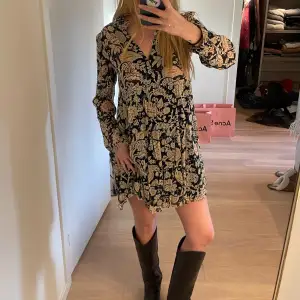 Live this dress but i feel like someone else’s might live this dress more ! Selling for cheap compared to original price xx