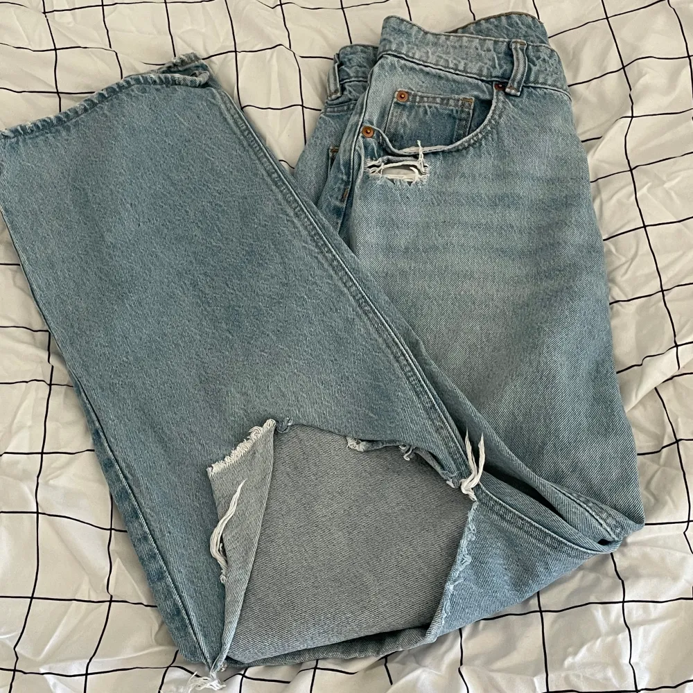 Super snygga jeans i storlek 42. I bra skick . Jeans & Byxor.