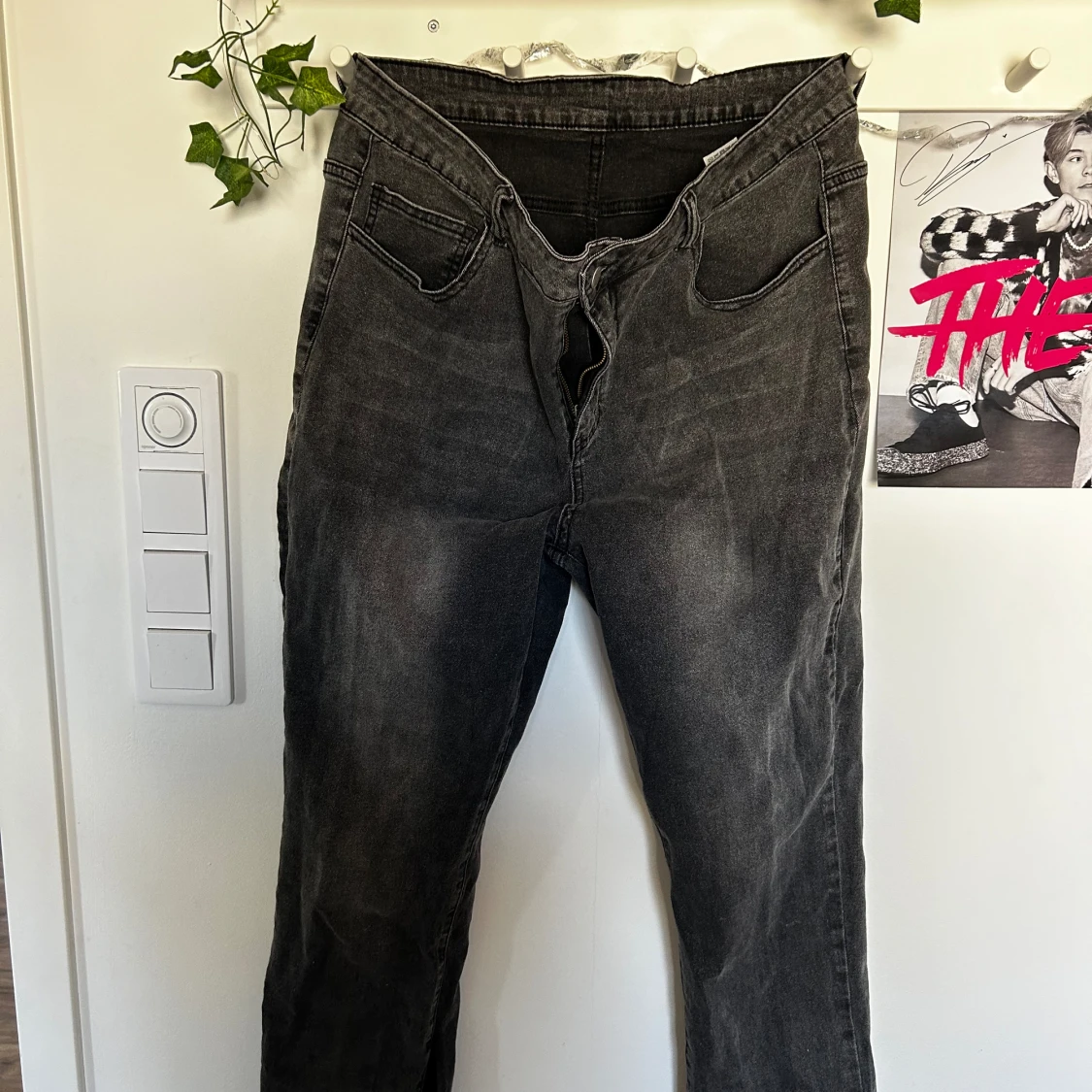 Gråa jeans med stenar - 90