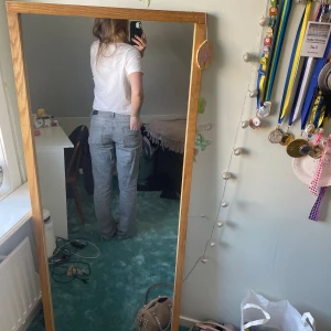 Gråa jeans från lager 157💗 - Känns som nya och använda fåtal gången, inga större komplikationer. Super långa och sitter super fint straight i modellen💗 Köparen står för frakten 