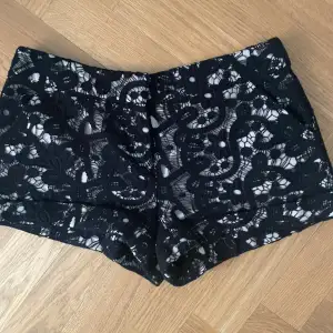 Superfina spetsshorts💞 Midjemått är 37 cm