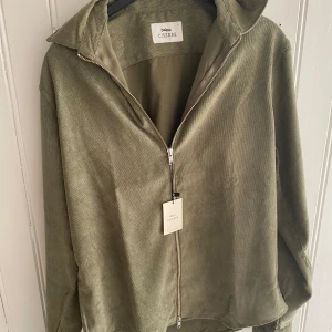 Ciszere all zip  - Säljer den här snygga ciczere all zip för använder inte den.  Väldigt bra skick och inga problem med den. Strl s Säljer den för 450,   Ny pris 1100 