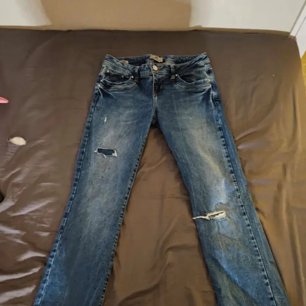 Hjälper min vän att sälja! Ltb jeans valerie, storlek W28 L30. Har andvänds två ggr, säljs för att de inte används!  Så skriv till mig eller @marianaramsten17 om du är intresserad!💞💞. Jeans & Byxor.