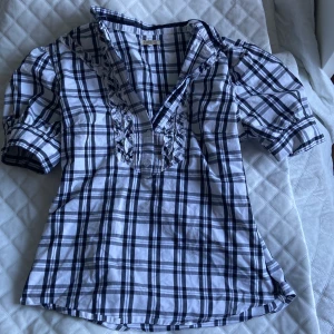 Fin blus - Strl M, fin, inget tydligt tecken på användning