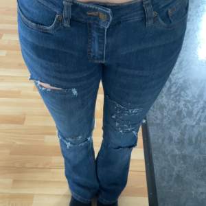 Mörkblå jeans bootcut med slitningar 💕