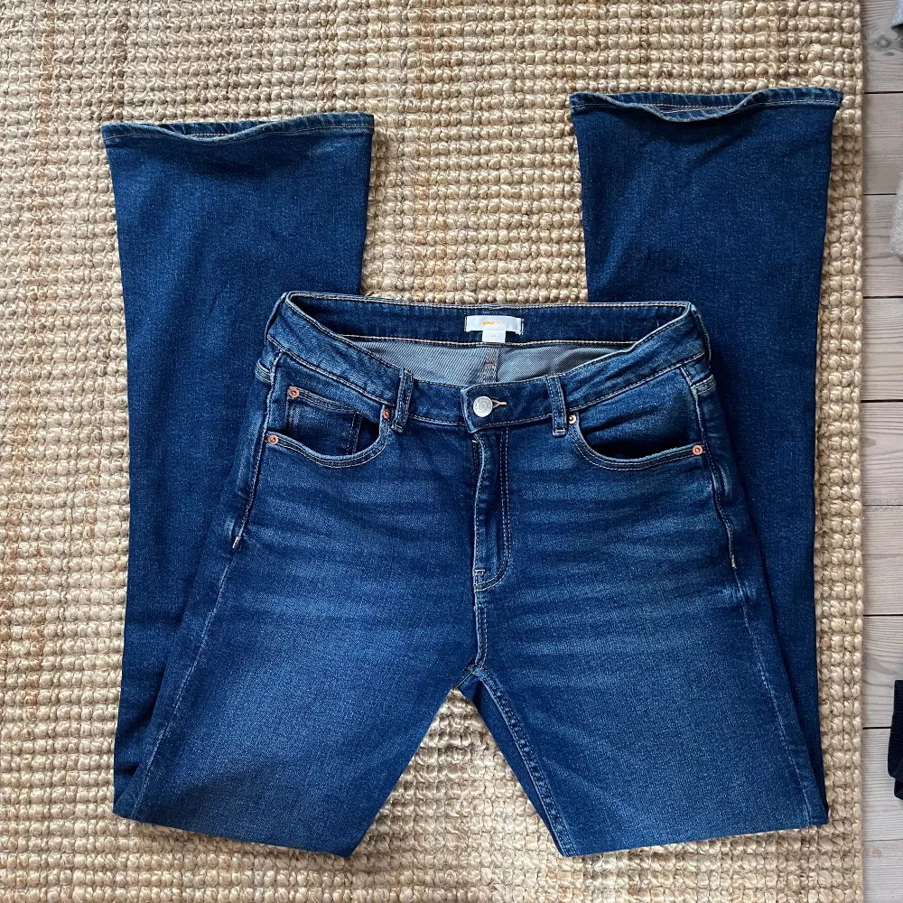 Säljer dessa jeans som inte har någon tecken av användning då de bara är använda 1 gång!❤️Från Gina tricot. Jeans & Byxor.