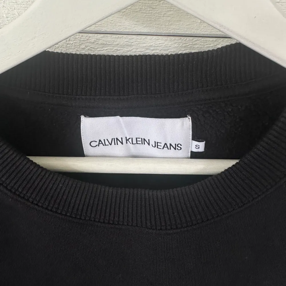 Sweatshirt från Calvin Klein i storlek S. Passar både dig som har S eller M. Ord pris är cirka 1100:-. Tröjor & Koftor.