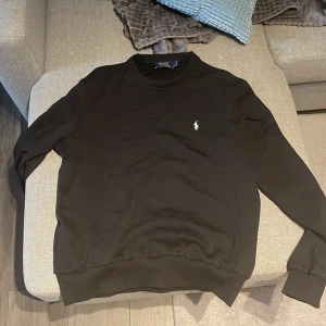 Ralph lauren tröja  - Tjena säljer min Ralph lauren tröja då den är för stor för mig aldrig använd o bara att skriva om ni har fler frågor
