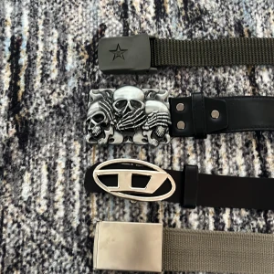 Bälten - 4 stycken bälten som har hittats eller köpts av andra hemsidor som Shein eller liknande. Vissa är i bättre skick än andra, men fortfarande perfekt skick. 40 kr/st 