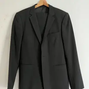 Selling a black pair of suit + suit pants in size small. Was used twice several years ago. No visible sign of any damage. Fits me who is 176cm and weighs 66kg.