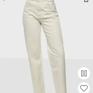 Jeans  - Endast använda en gång, köpt från Gina. Storlek 36. 