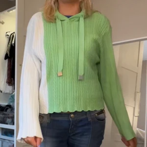 Stickad hoodie - Så cool stickad hoodie