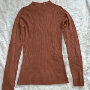 Turtle neck tröja - Turtle neck tröja drån Boohoo.