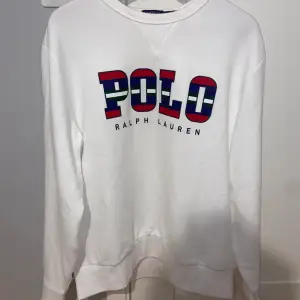Säljer denna 10/10 Skick Ralph Lauren Polo tröjan för billigt. Har knappast ens använt den. Priset kan sänkas 👍