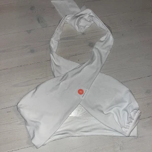 Bikini topp - Bikinitopp lappar kvar! Kan mötas eller frakta 
