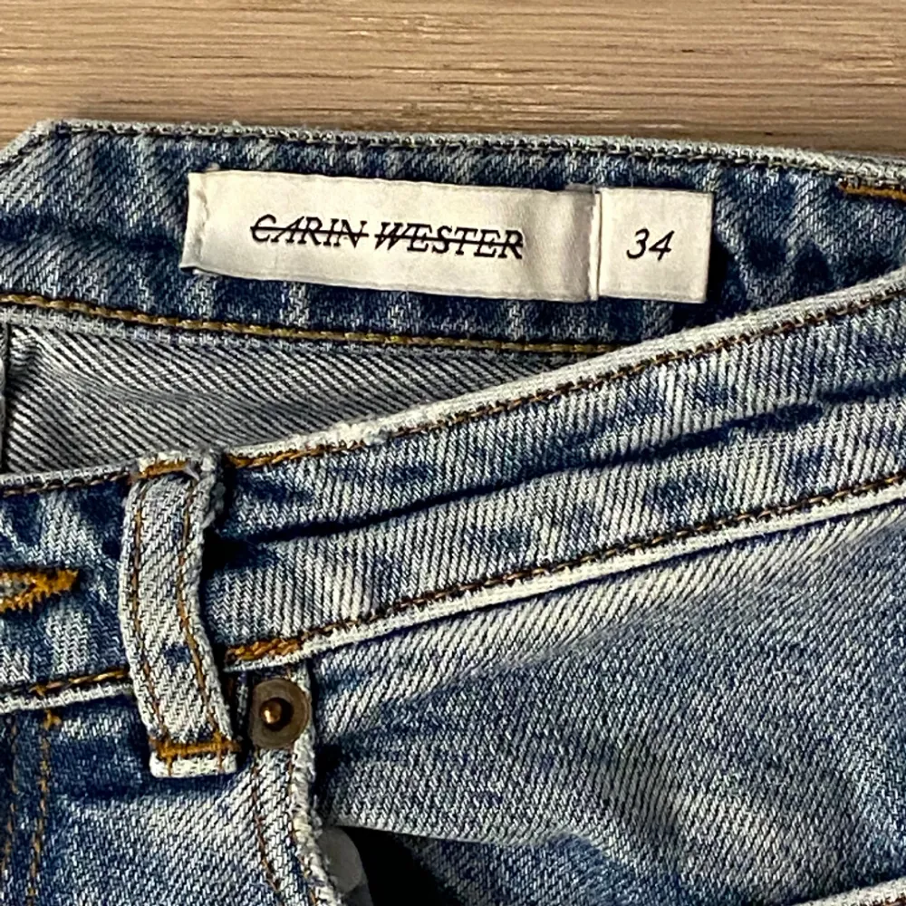 Lågmidjade Carin Wester jeans. Lite använda men nästan nyskick. Storlek 34💕. Jeans & Byxor.