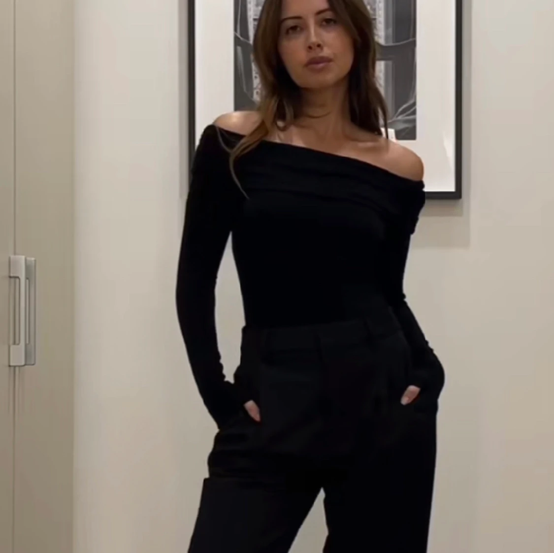 Svart stickad off shoulder - 90