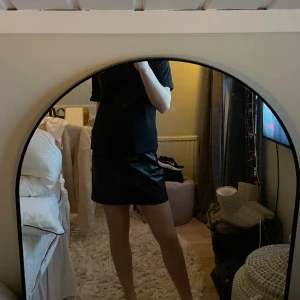 Skinnkjol  - Fin kjol. Knappt använd.