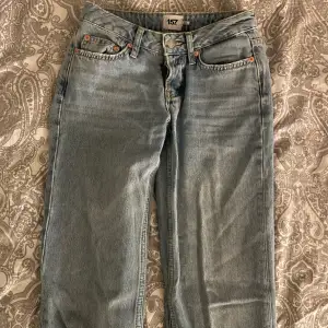 Lågmidjade jeans från lager 157, säljer då dom inte kommer till användning.