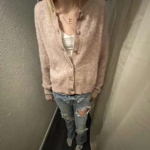 Jätte söt Other stories kofta - Såå snygg kofta, märket är otherstories, kontakta för frågor🥰 säljer för får inte användning till