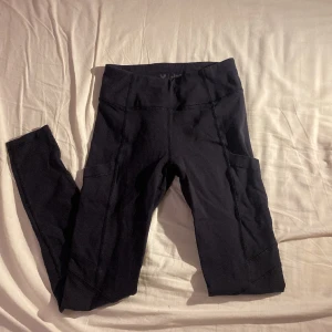Träningstights  - Från märket soc, storlek 158-164