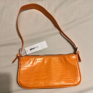 Väska - Jättefin väska från Gina tricot, aldrig använd 