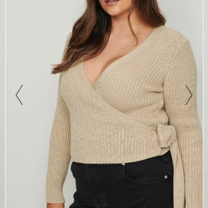 Omlott tröja - Söt stickad omlott tröja från NAKD, fler och bättre bilder vid intresse💓