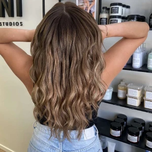 Hairtalk - Hairtalk 5 paket, i kall brun samt ljusa slingor för att få liv i håret. 40cm. Endast haft isatta i 2 månader så i väldigt fint skick.