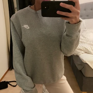 Nike tröja  - Nike tröja i nästan nyskick! Säljer då den sällan kommer till användning 