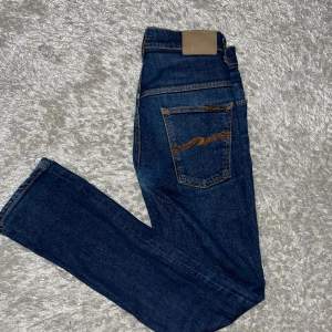 Säljer mina nudie jeans. Storlek w32 l34.Skicket är som nytt på utsidan då de är inga märken eller hål. Finns ett litet hål i en ficka som man knappt märker av. Men därav billigare. Säljer för 600 men kan diskuteras 
