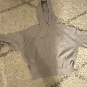 Hoddie  - Jätte fin hoddie, kontakta för fler bilder 