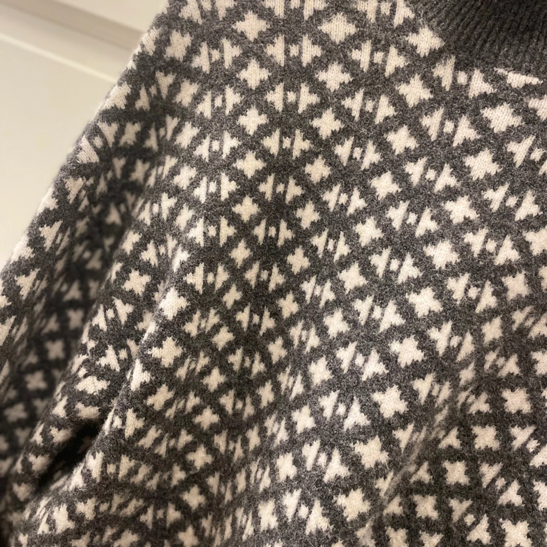 Stickad tröja, mönstrad  - 90