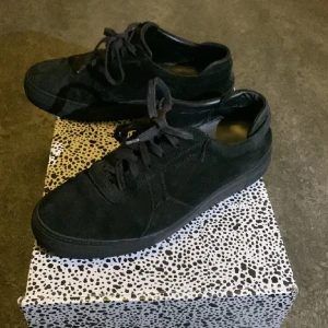 Arigato - Snygga och fräscha arigatos.  Använda några gånger men inga fläckar eller märken på!  Skriv till mig om ni har några frågor!