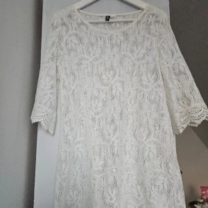 Strandklänning - Mycket bra skick! Stl 40 i lappen men tycker den sitter perfekt i längd & passform på mig som är 167 cm och bär xs/s☺️