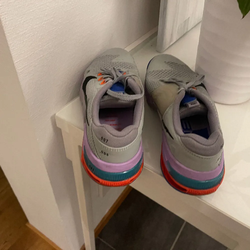 Nike mecton crossfit sko Använda Max 5 gånger. Skick 10/10. Storlek 42,5 Pris 550kr. Skor.