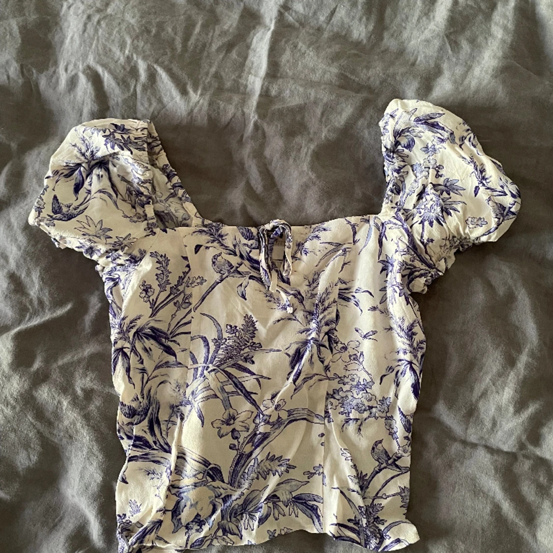 Topp hm vit blå blommor  - 91