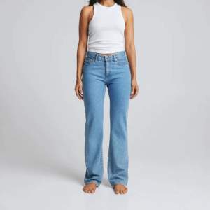 Bikbok jeans i modellen Low straight säljer pga att dom inte passar, köpte på plick för 250