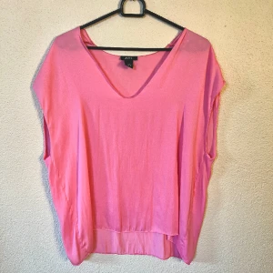 Rosa t-shirt - Superfin silkig t-shirt från Lindex 💞