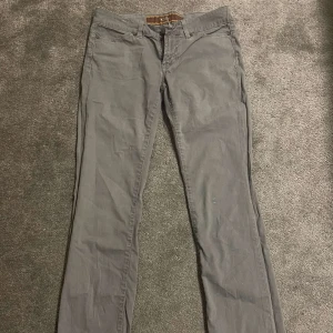 Jeans Notify - Oanvända ljusgrå jeans från Notify, storlek 28, lågmidjade. pris går att pruta 💞