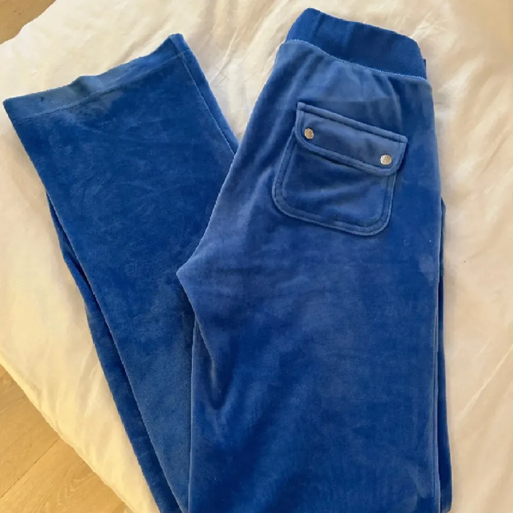 Ett par superfina och sköna juicy byxor som tyvärr inte kommer till användning längre!. Jeans & Byxor.