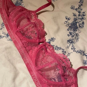 Blossom balcony - Säljer denna otroligt fina bh från lounge underwear.💖storlek 70 B .💞 säljer enbart för att den inte passar mig. Den är som ny! Nypris 525kr. Mitt pris 140kr.🌟