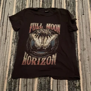 T-shirt - Tröja från gina som aldrig kommer till användning längre!💖