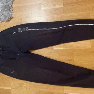 Hugo boss byxor - En par riktigt feta Hugo boss mjukisbyxor