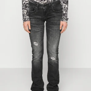 ltb jeans valerie - säljer nu dessa jättesnygga jeans då dem är för stora för mig ❤️ skriv privat för egna bilder!! nypris: cirka 800kr❤️‍🔥