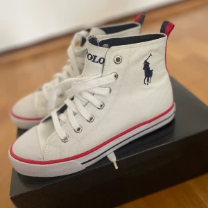 Ralph lauren skor - Ralph lauren skor, i mycket bra skick använda 2 gånger
