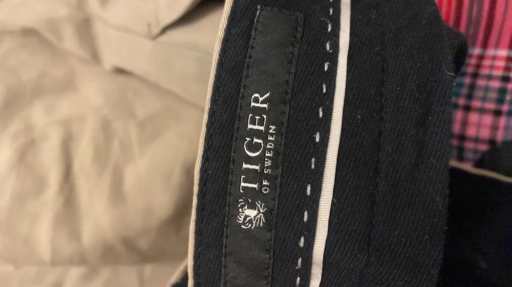 Beige kostym byxor från tiger of Sweden. Passar mig med storlek 38/S perfekt.. Jeans & Byxor.